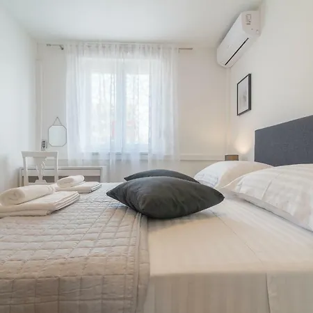 Anina Apartman *