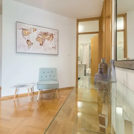 Anina Apartman *